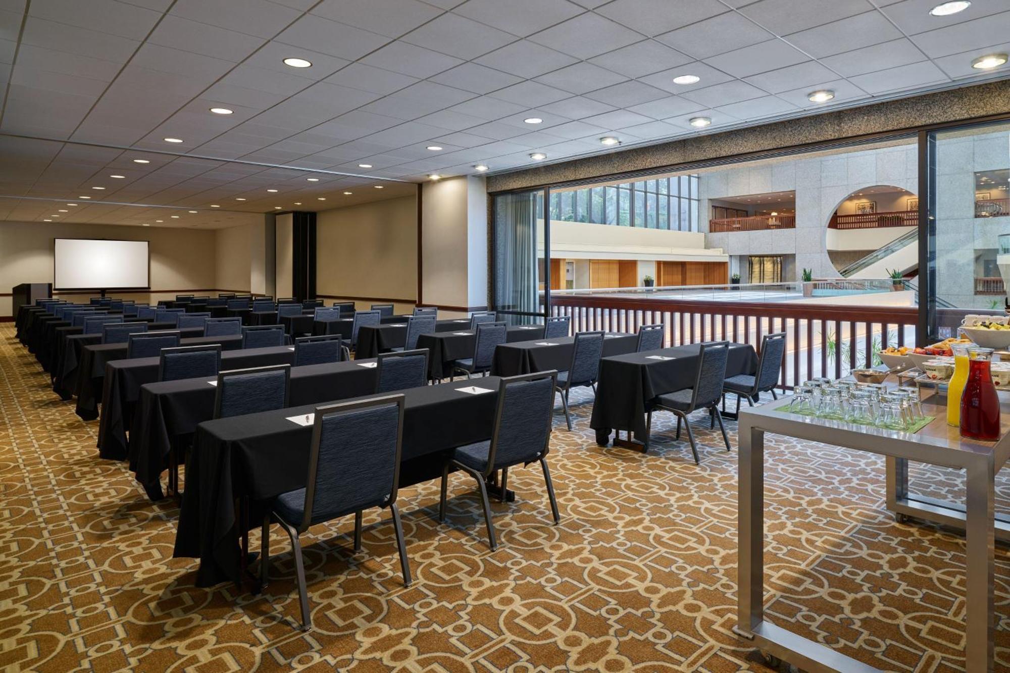 Sheraton Kansas At Crown Center Hotel 4*