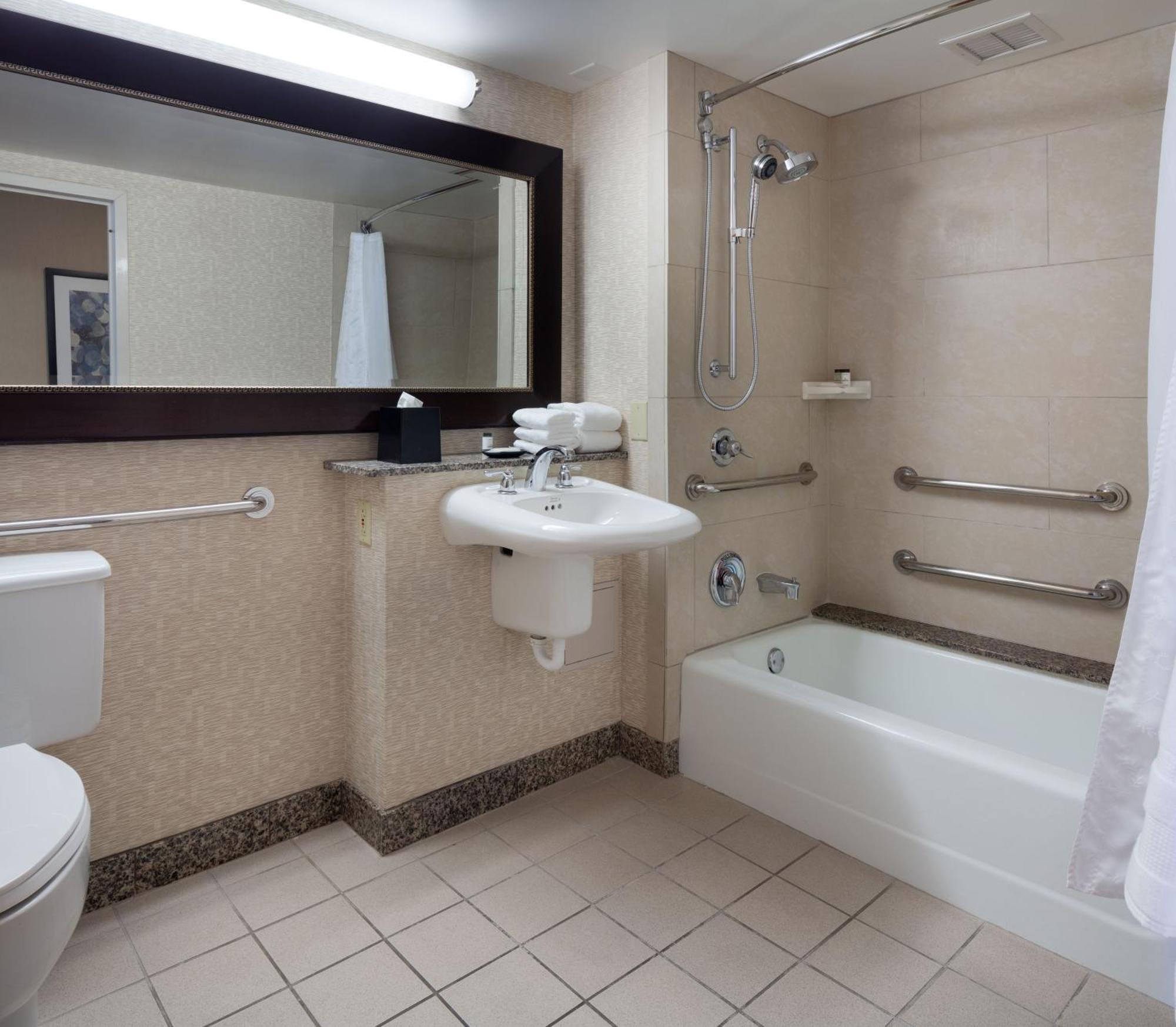 Sheraton Kansas At Crown Center Hotel 4*