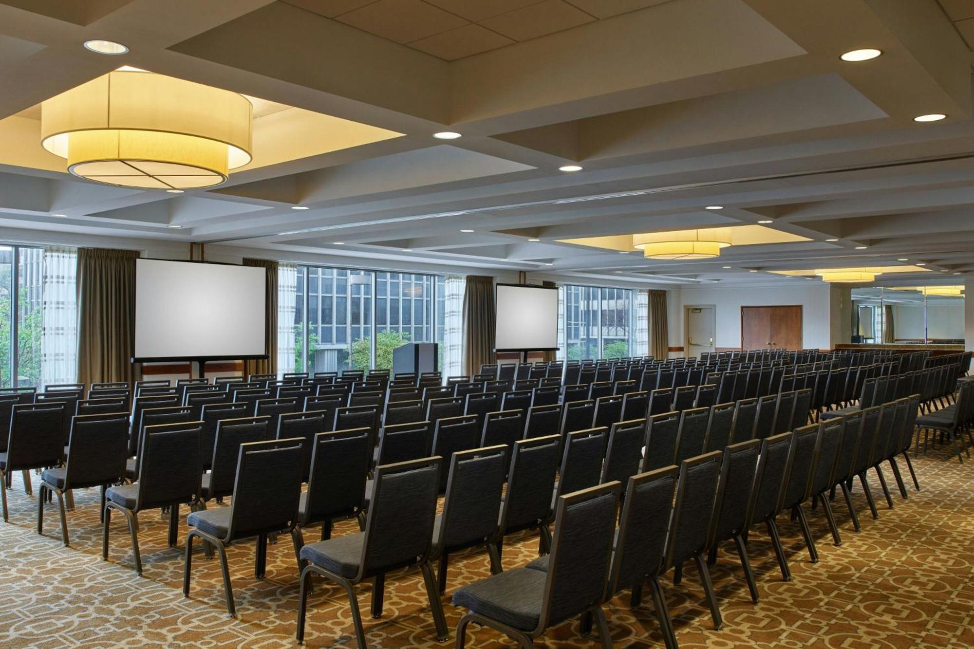 Sheraton Kansas At Crown Center Hotel 4*